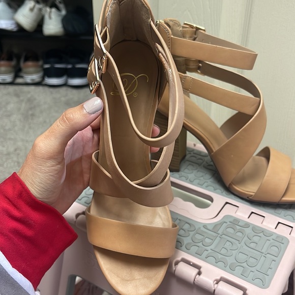 Heels - Picture 5 of 5